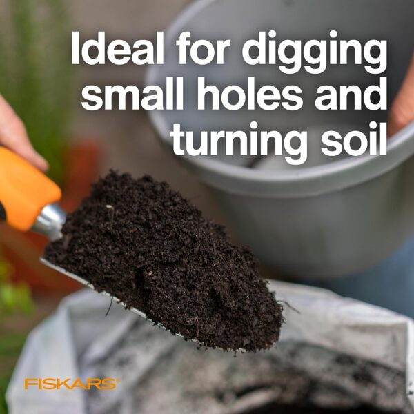 Fiskars Trowel - Heavy Duty Gardening Hand Tool with Hang Hole - For Digging and Planting - Rust Resistant Cast Aluminum - Ergonomic Handle and Comfort Grip - Gardening Tools for Yard - Image 4